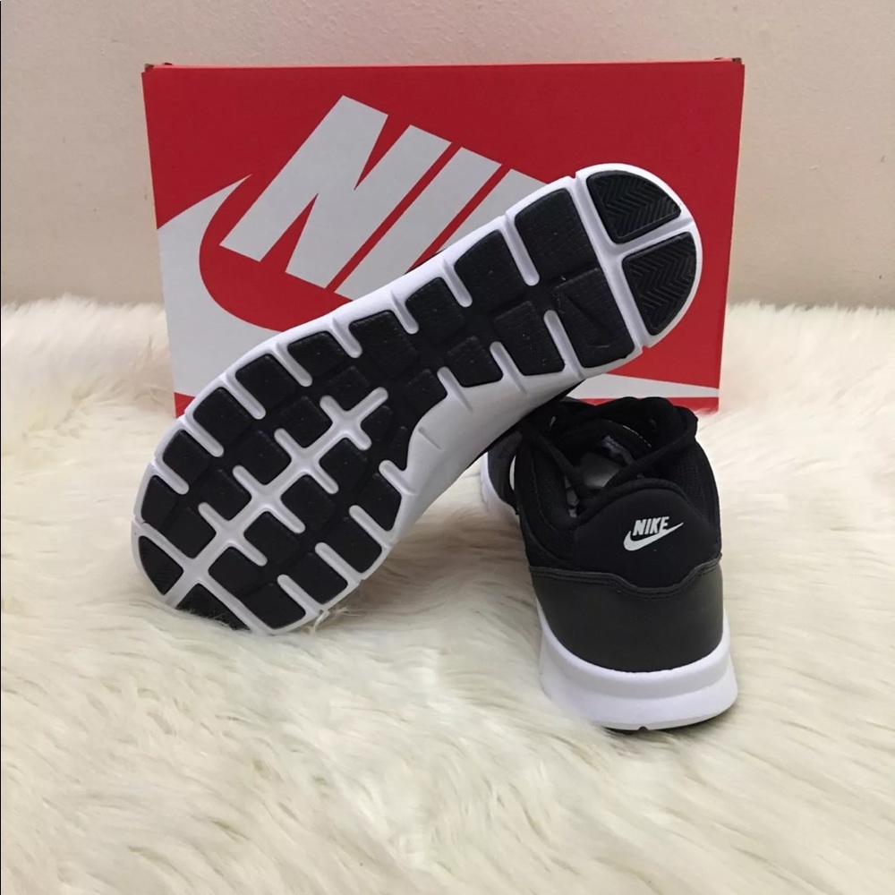 Nike shoes NEW - Picture 6 of 7